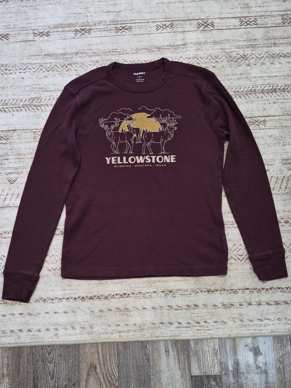 Old Navy Men's Yellowstone Graphic Long-Sleeve Shirt - Maroon